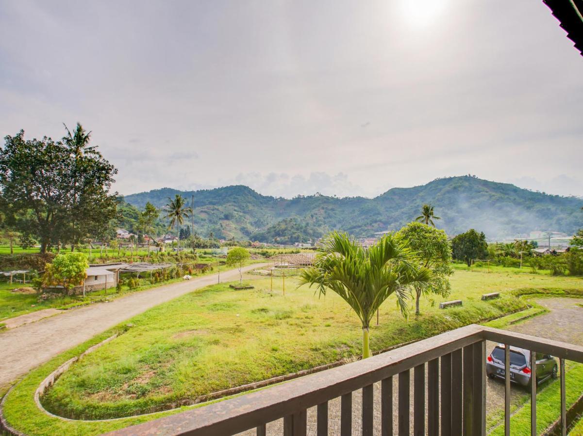 Oyo 3896 Villa Pesona Wisata Puncak Cianjur Exterior foto