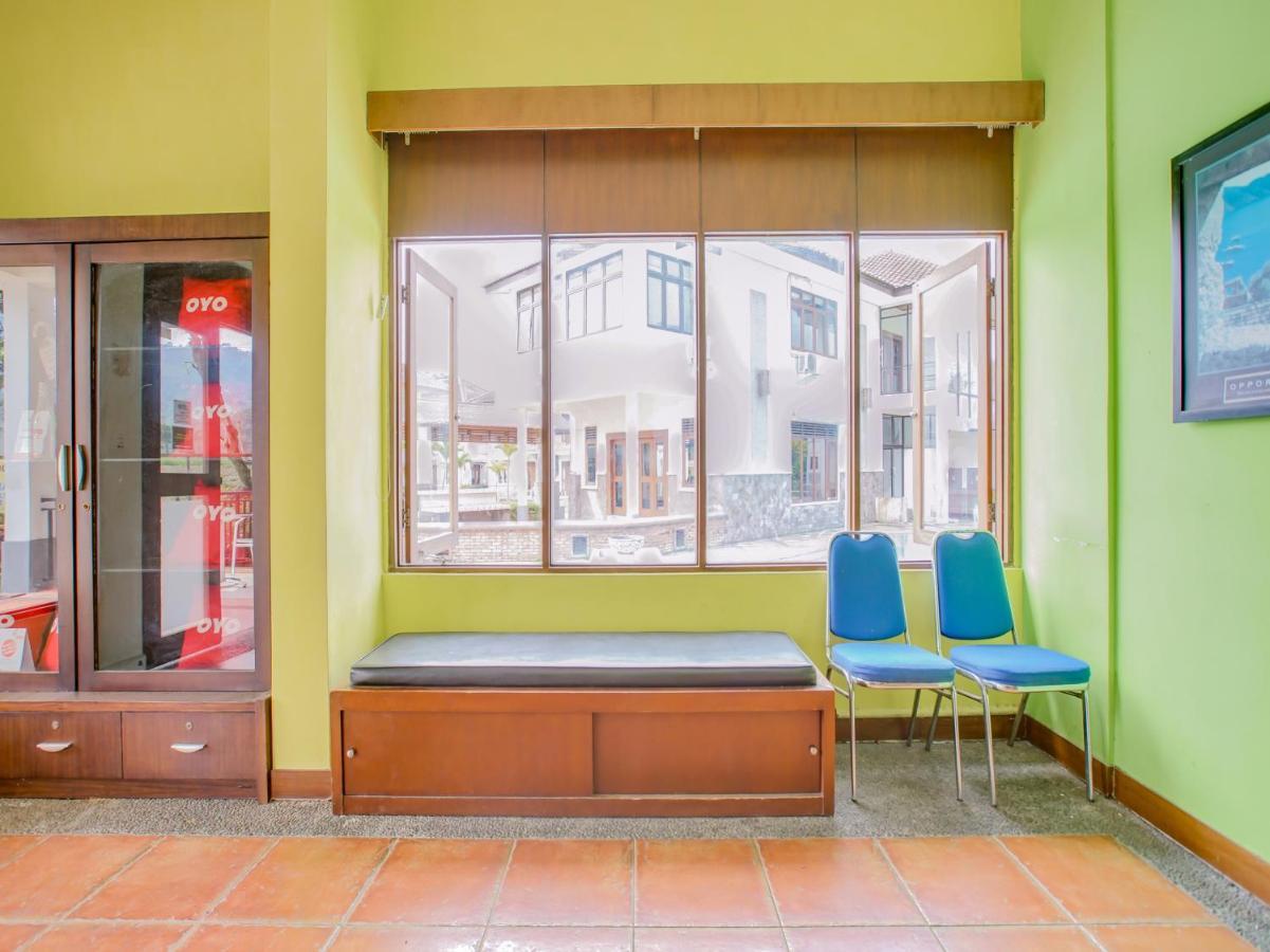Oyo 3896 Villa Pesona Wisata Puncak Cianjur Exterior foto