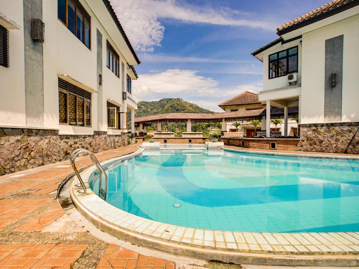Oyo 3896 Villa Pesona Wisata Puncak Cianjur Exterior foto