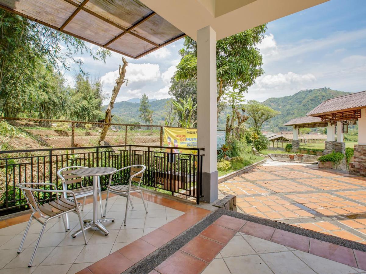 Oyo 3896 Villa Pesona Wisata Puncak Cianjur Exterior foto